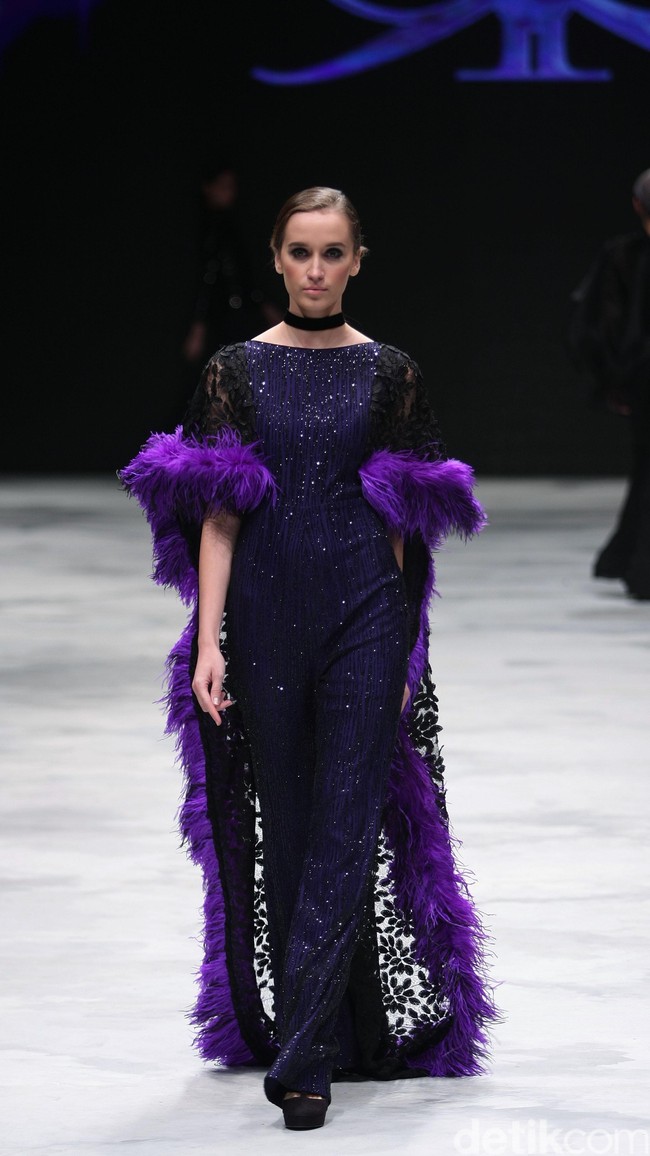 Rizman Ruzaini Fall Winter 2016 Singapore Airlines Cola4ation Indonesia Fashion Week 2016 at Jakarta Convention Center. Senayan. Jakarta. [Foto: Mohammad Abduh/Wolipop]