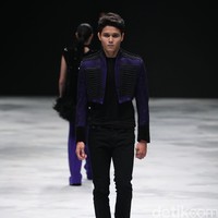 Rizman Ruzaini Fall Winter 2016 Singapore Airlines Cola4ation Indonesia Fashion Week 2016 at Jakarta Convention Center. Senayan. Jakarta. [Foto: Mohammad Abduh/Wolipop]