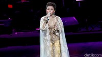 Wanita yang biasa disapa Ocha itu mengaku gugup akan menyanyikan lagu versi keroncong. Pool/Gus Mun/detikFoto
