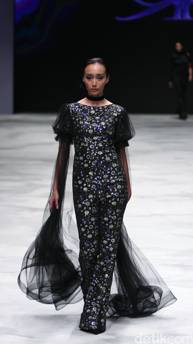 Rizman Ruzaini Fall Winter 2016 Singapore Airlines Cola4ation Indonesia Fashion Week 2016 at Jakarta Convention Center. Senayan. Jakarta. [Foto: Mohammad Abduh/Wolipop]