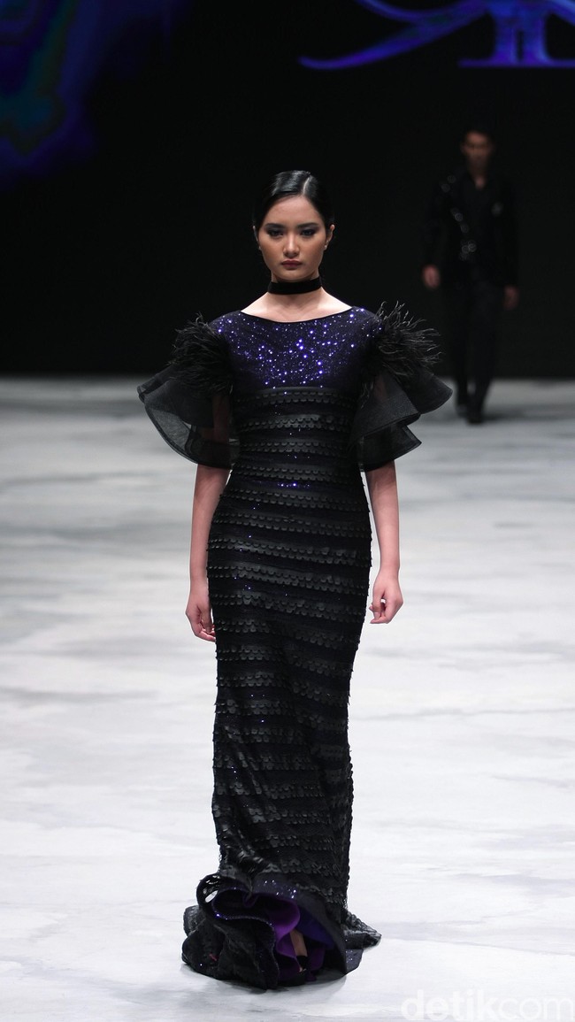 Rizman Ruzaini Fall Winter 2016 Singapore Airlines Cola4ation Indonesia Fashion Week 2016 at Jakarta Convention Center. Senayan. Jakarta. [Foto: Mohammad Abduh/Wolipop]