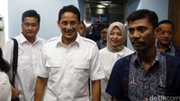 Sandiaga meninggalkan kantor DPD Partai Demokrat usai mendaftar Bacagub DKI.