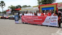 Komunitas Speedgonz berpose bersama sebelum touring dimulai. i Rest Area 19, Rabu (21/4/2016), Bekasi, Jabar. Foto: M Luthfi Andika