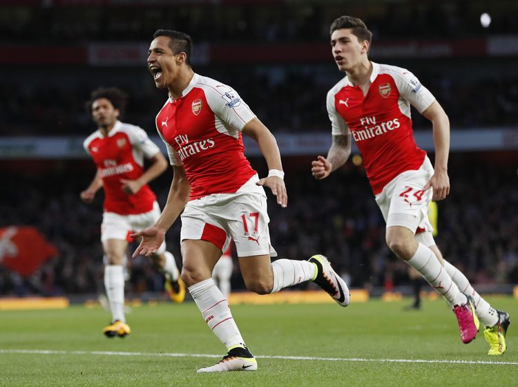 Dua Gol Sanchez Menangkan Arsenal