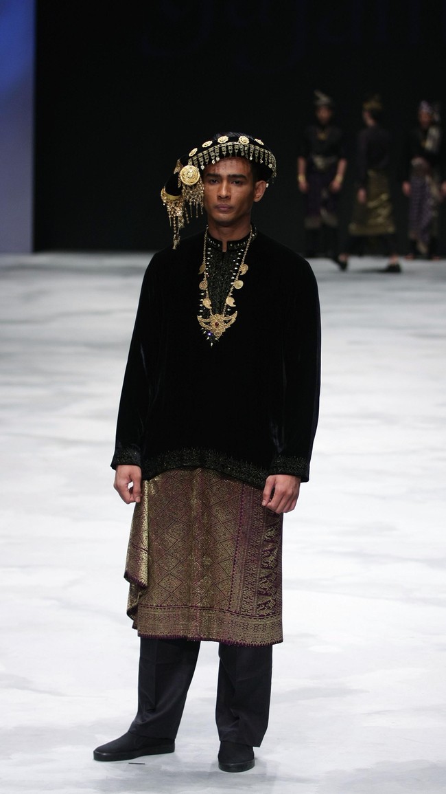 Yajameel by Dato Sri Raja Rezza Shah. Singapore Airlines Cola4ation Indonesia Fashion Week 2016 at Jakarta Convention Center. Senayan. Jakarta. [Foto: Mohammad Abduh/Wolipop]