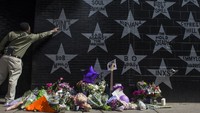Duka dari seluruh musisi yang ditinggal seorang legenda dan ikon musik yang lahir pada 57 tahun silam tersebut. Stephen Maturen/Getty Images/detikFoto