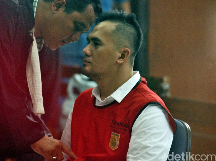 Berpakaian Serba Hitam, Saipul Jamil Lemas Jalani Sidang