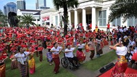 Yayasan Belantara Budaya Indonesia bekerja sama dengan Museum Nasional  menyelenggarakan tarian mendirikan Sekolah Tari Tradisional Gratis dalam usaha melestarikan seni budaya tradisional Indonesia.