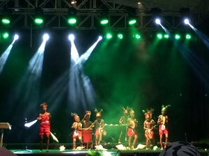 Saat Anak-anak Pecinta Alat Musik Daerah Berkreasi di Tepi Pantai Kayu Bura