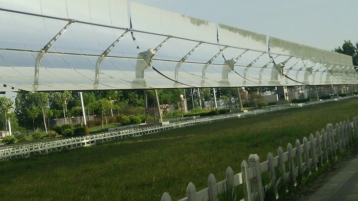 Mengenal Lebih Dekat Panel Surya Penghasil Listrik di China