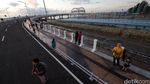 Sunrise Dari Jembatan Baru di Bulak Surabaya Tak Kalah Eksotik
