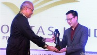 Presiden Direktur PT Prioritas Land Indonesia Marcellus Chandra menerima penghargaan Indonesia MyHome Award 2016 kategori “Design Arsitektur Apartemen Terbaik” untuk proyek K2 Park. Penghargaan tersebut sebagai bentuk dari kerja keras pengembang dalam mendesain hunian yang unik.