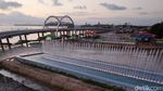 Sunrise Dari Jembatan Baru di Bulak Surabaya Tak Kalah Eksotik