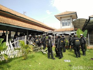 PMI Bandung Catat 25 Orang Terluka di Lokasi Kerusuhan Lapas Banceuy