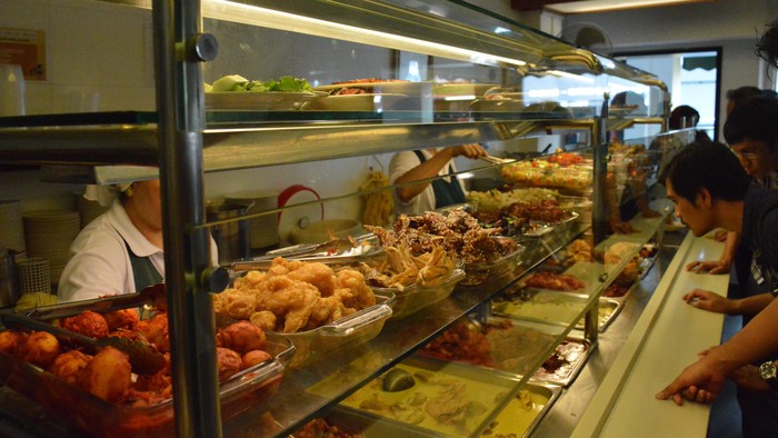 Tips Tetap Nyaman Sahur Ketika Traveling