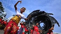 Museum Nasional Indonesia (MNI) bekerja sama dengan Yayasan Belantara Budaya menampilkan 1.000 peserta kelas tari Pendet di Gedung MNI Jakarta, Sabtu (23/04/2016).