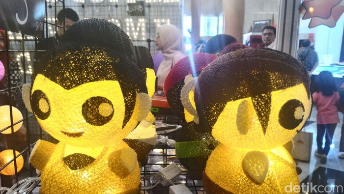 Pria Ini Raup Rp 100 Juta/Bulan dari Jualan Hiasan Lampu