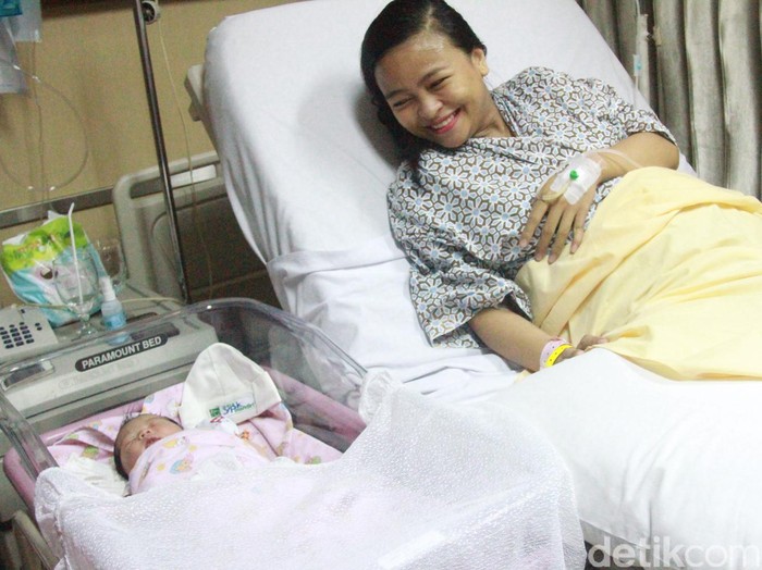 Tantri Kotak Tersadar Beratnya Jadi Ibu