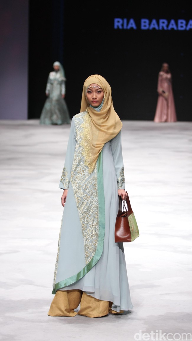 Ria Baraba. Indonesia Fashion Week 2016 at Jakarta Convention Center. Senayan. Jakarta. [Foto: Mohammad Abduh/Wolipop]