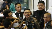 Saat ditanya wartawab tentang pertemuan di rumah Sugiyanto Kusuma alias Aguan di akhir tahun 2015, Ongen mengaku telah menyampaikannya ke penyidik KPK. Dia mengaku pertemuan itu hanya sebatas silaturahmi.