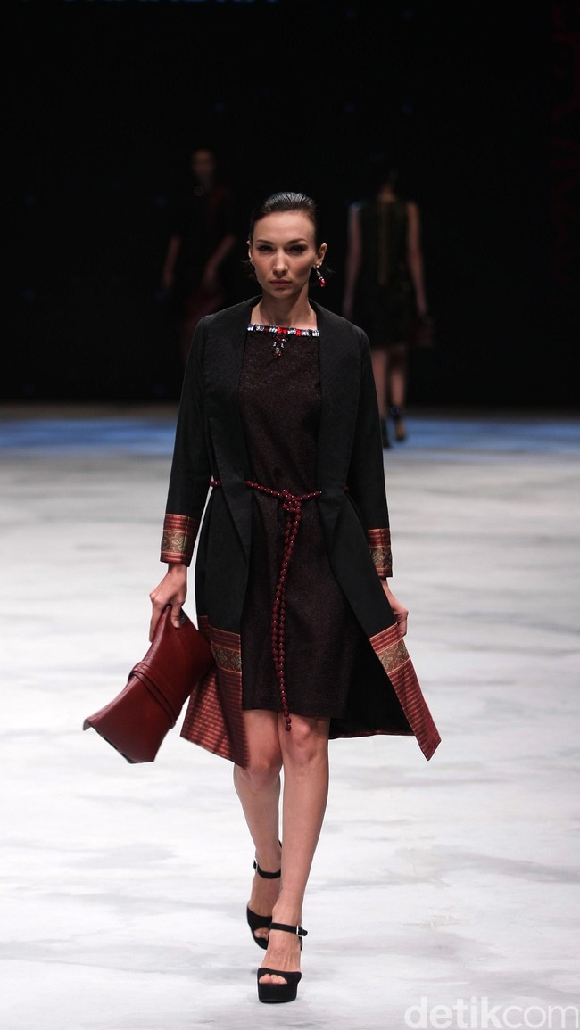 Rudy Chandra Warnatasku Indonesia Fashion Week 2016 at Jakarta Convention Center. Senayan. Jakarta. [Foto: Mohammad Abduh/Wolipop]