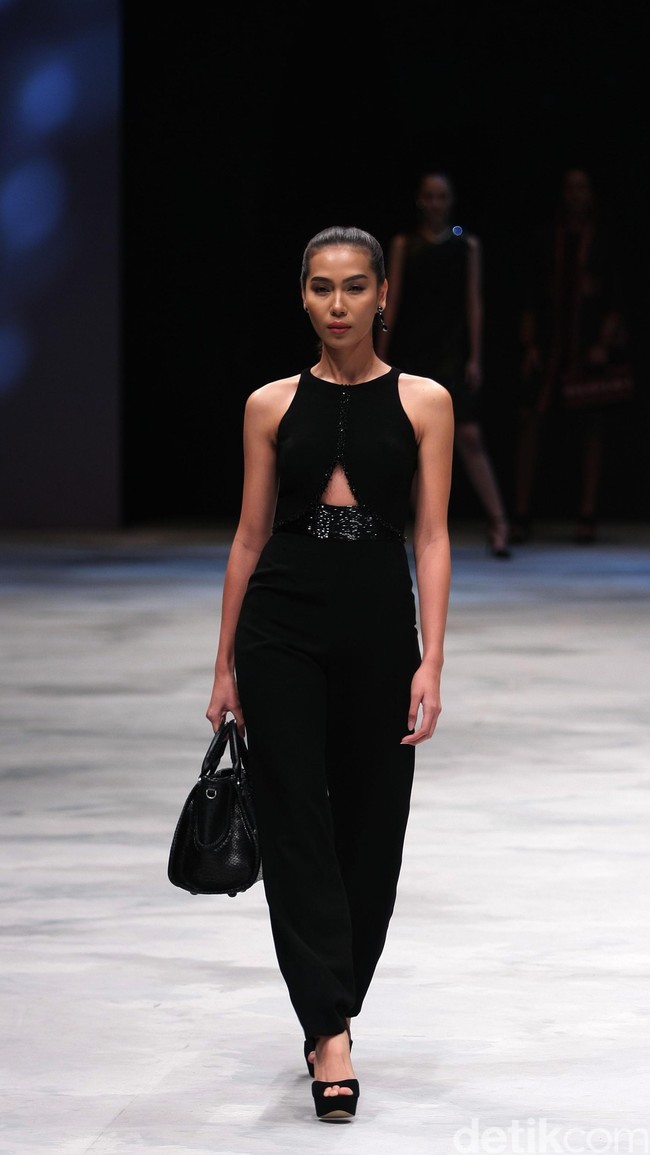 Rudy Chandra Warnatasku Indonesia Fashion Week 2016 at Jakarta Convention Center. Senayan. Jakarta. [Foto: Mohammad Abduh/Wolipop]