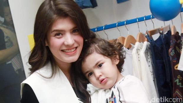 Menarik, Trik Carissa Putri Ajari Anak Membaca Bisa Ditiru