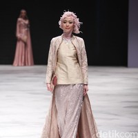 Ria Baraba. Indonesia Fashion Week 2016 at Jakarta Convention Center. Senayan. Jakarta. [Foto: Mohammad Abduh/Wolipop]