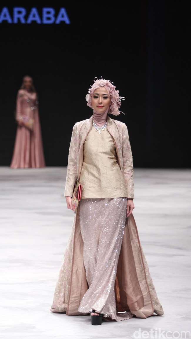 Ria Baraba. Indonesia Fashion Week 2016 at Jakarta Convention Center. Senayan. Jakarta. [Foto: Mohammad Abduh/Wolipop]