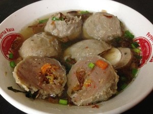 Bakso Bang Jambrong: Huah! Pedas Menyengat Bakso Rawit dengan Isian Komplit