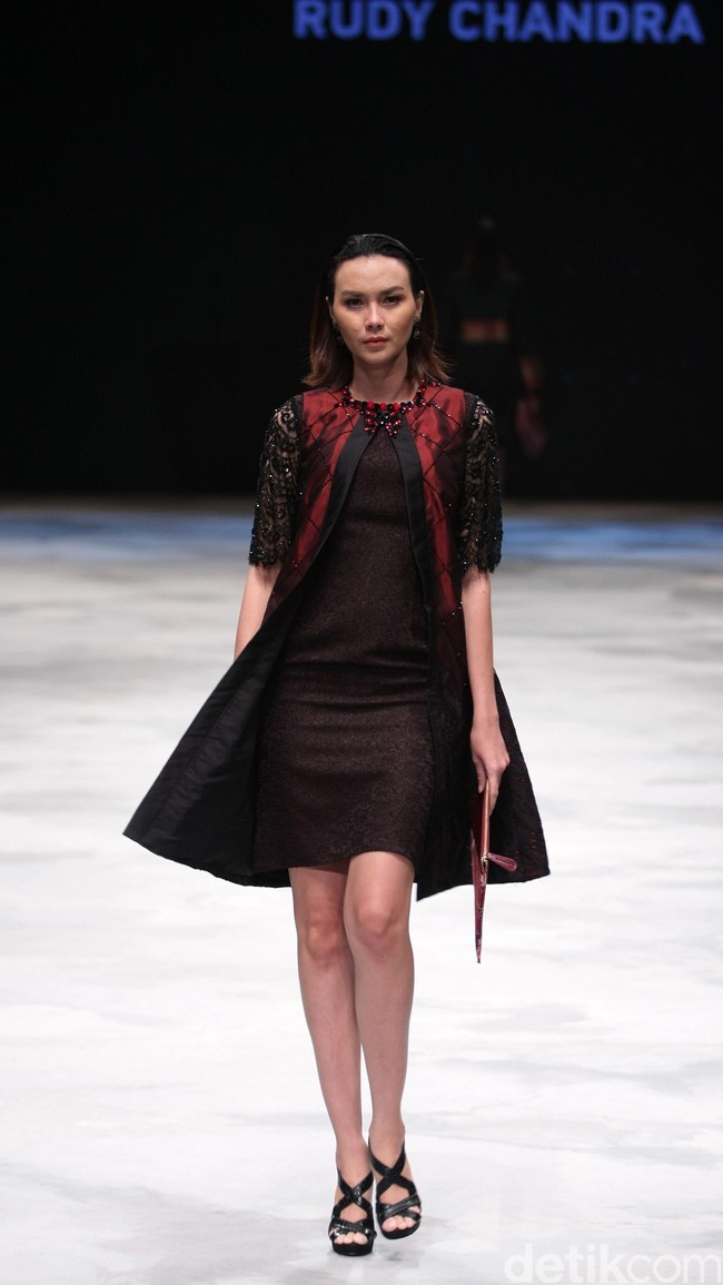 Rudy Chandra Warnatasku Indonesia Fashion Week 2016 at Jakarta Convention Center. Senayan. Jakarta. [Foto: Mohammad Abduh/Wolipop]