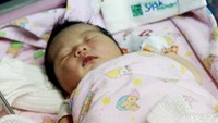 Anak pertama Tantri pun diberi nama Karanada Medina Tanarda. Pool/Gus Mun/detikFoto.