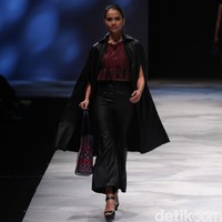 Rudy Chandra Warnatasku Indonesia Fashion Week 2016 at Jakarta Convention Center. Senayan. Jakarta. [Foto: Mohammad Abduh/Wolipop]