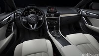 Interior mobil, memiliki desain senada dengan SUV sebelumnya. Setir terlihat kecil dan sporty sementara dasbornya memiliki desain driver-oriented. Foto: Mazda
