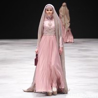 Ria Baraba. Indonesia Fashion Week 2016 at Jakarta Convention Center. Senayan. Jakarta. [Foto: Mohammad Abduh/Wolipop]