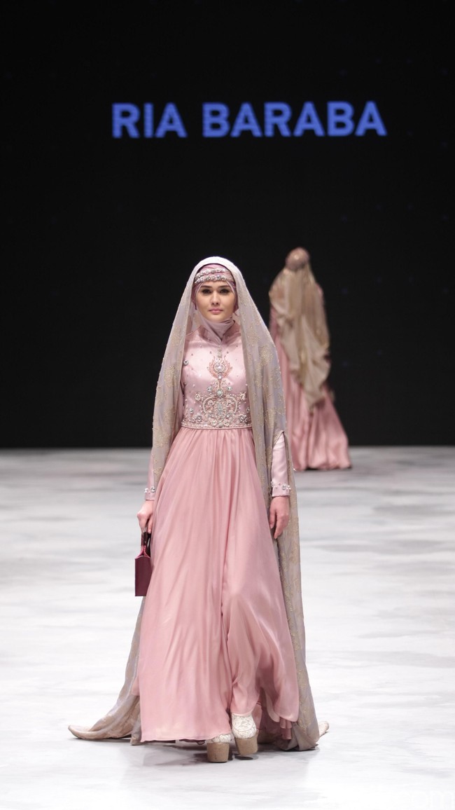 Ria Baraba. Indonesia Fashion Week 2016 at Jakarta Convention Center. Senayan. Jakarta. [Foto: Mohammad Abduh/Wolipop]