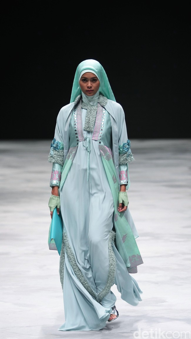 Jeny Tjahyawati. Indonesia Fashion Week 2016 at Jakarta Convention Center. Senayan. Jakarta. [Foto: Mohammad Abduh/Wolipop]