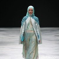 Jeny Tjahyawati. Indonesia Fashion Week 2016 at Jakarta Convention Center. Senayan. Jakarta. [Foto: Mohammad Abduh/Wolipop]