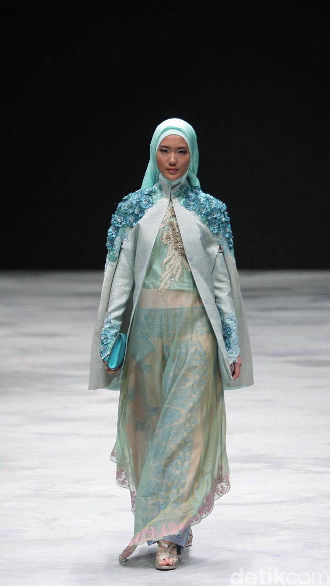 Jeny Tjahyawati. Indonesia Fashion Week 2016 at Jakarta Convention Center. Senayan. Jakarta. [Foto: Mohammad Abduh/Wolipop]