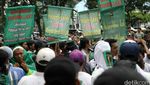Massa PPP Geruduk Kemenkum HAM