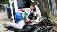Ia memakai motor itu karena mobilnya sedang rusak. Pool/Gus Mun/detikFoto.