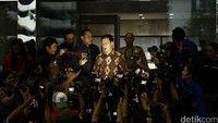 Sunny Tanuwidjaja mengaku belum menjalin komunikasi lagi terkait pembahasan rancangan peraturan daerah (raperda) mengenai reklamasi. Sunny disebut-sebut sebagai staf khusus Gubernur DKI dan telah dicekal terkait kasus itu.