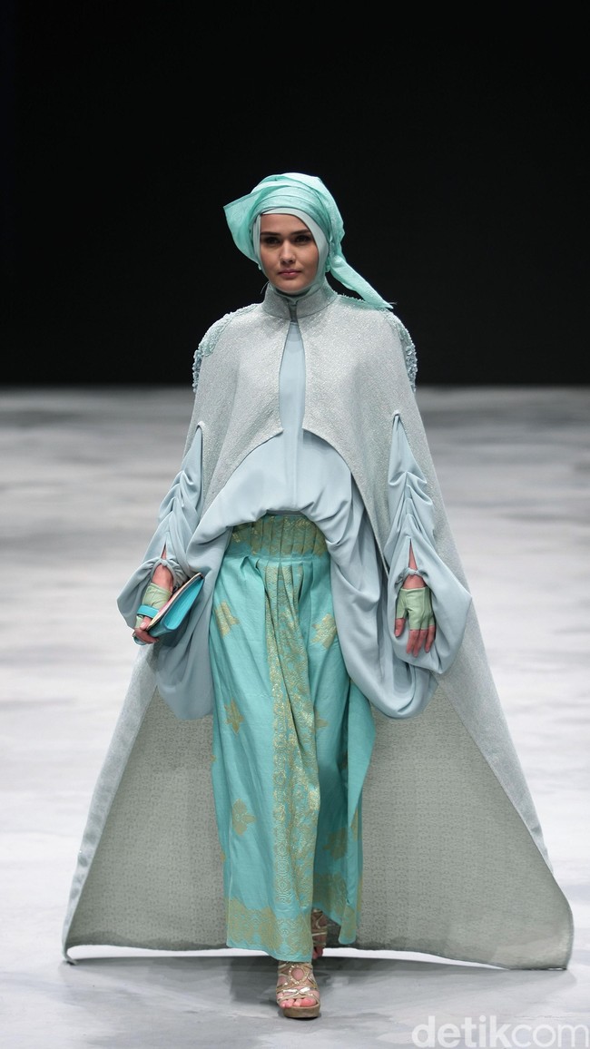 Jeny Tjahyawati. Indonesia Fashion Week 2016 at Jakarta Convention Center. Senayan. Jakarta. [Foto: Mohammad Abduh/Wolipop]