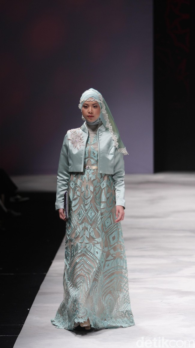 Ria Baraba. Indonesia Fashion Week 2016 at Jakarta Convention Center. Senayan. Jakarta. [Foto: Mohammad Abduh/Wolipop]