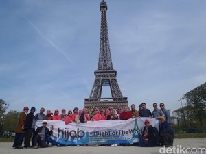 Foto: Saat Kampanye Hijab For The World Terbentang di Langit Eropa