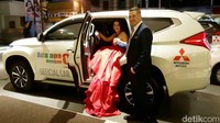 Sissy Priscillia datang ke gala premiere AADC 2 menggunakan All New Pajero Sport.