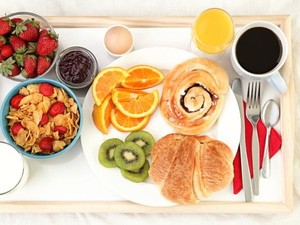 Sedang Turunkan Berat Badan? Sebaiknya Rutin Sarapan