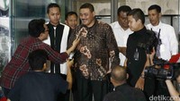 Anggota Badan Legislasi Daerah (Balegda) DKI M Sangaji alias Ongen keluar gedung KPK usai menjalani pemeriksaan, Senin (25/4/2016).