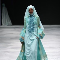 Jeny Tjahyawati. Indonesia Fashion Week 2016 at Jakarta Convention Center. Senayan. Jakarta. [Foto: Mohammad Abduh/Wolipop]