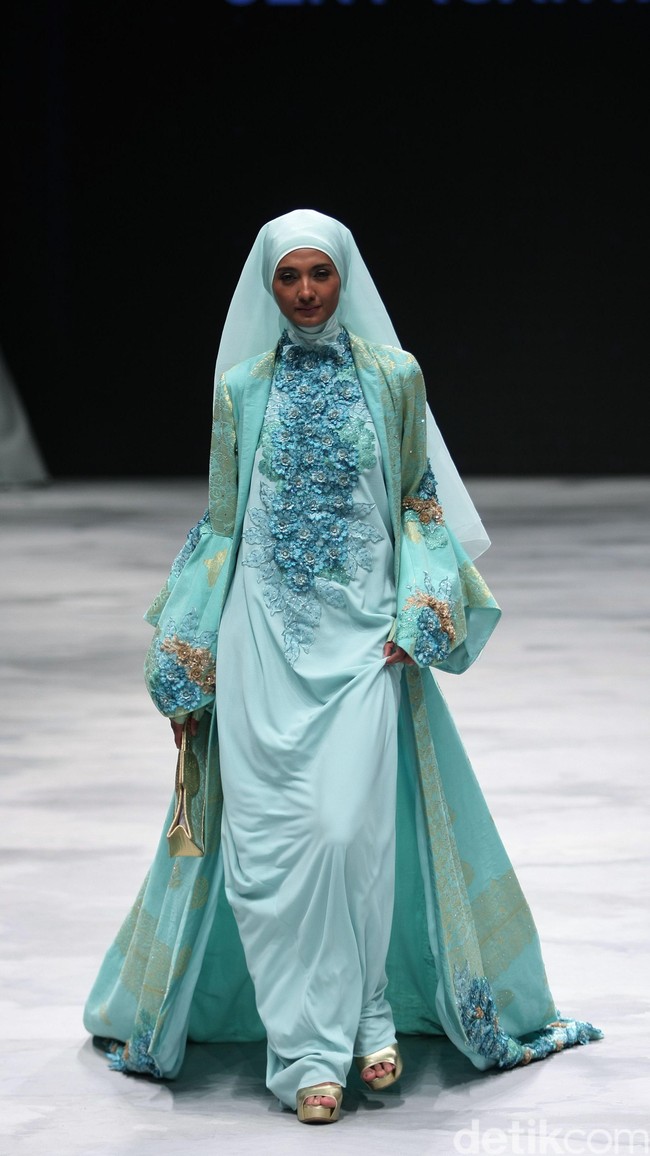 Jeny Tjahyawati. Indonesia Fashion Week 2016 at Jakarta Convention Center. Senayan. Jakarta. [Foto: Mohammad Abduh/Wolipop]